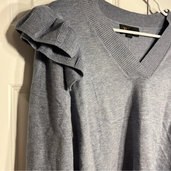 Truth by Republic Women Ruffle Shoulder Knit Sweater Blue V-Neck Size L - Picture 3 of 9